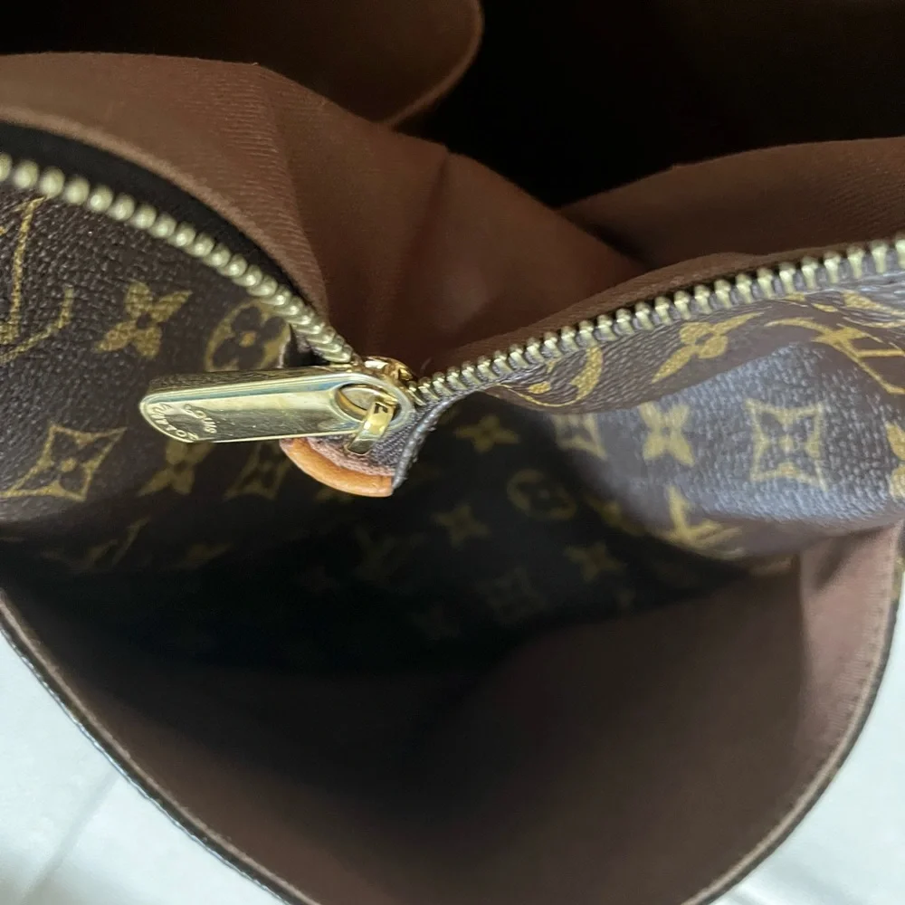 Louis Vuitton Totally MM Monogram Tote - Picture 6 of 16